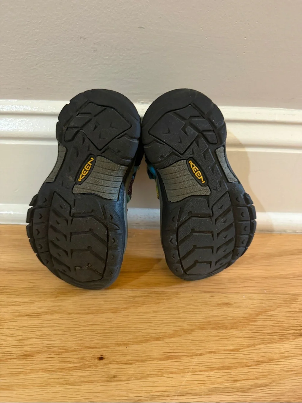KEEN Newport H2 Kids Size 10 Rainbow Tie Dye Waterproof Sport Sandals EUC